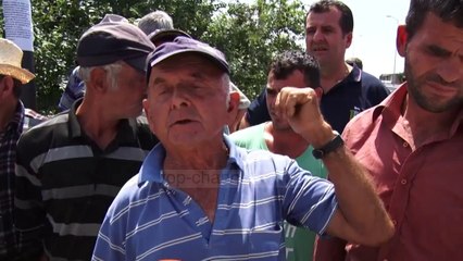 Rruga përfundon në kanal, banorët e Gosës në protestë - Top Channel Albania - News - Lajme