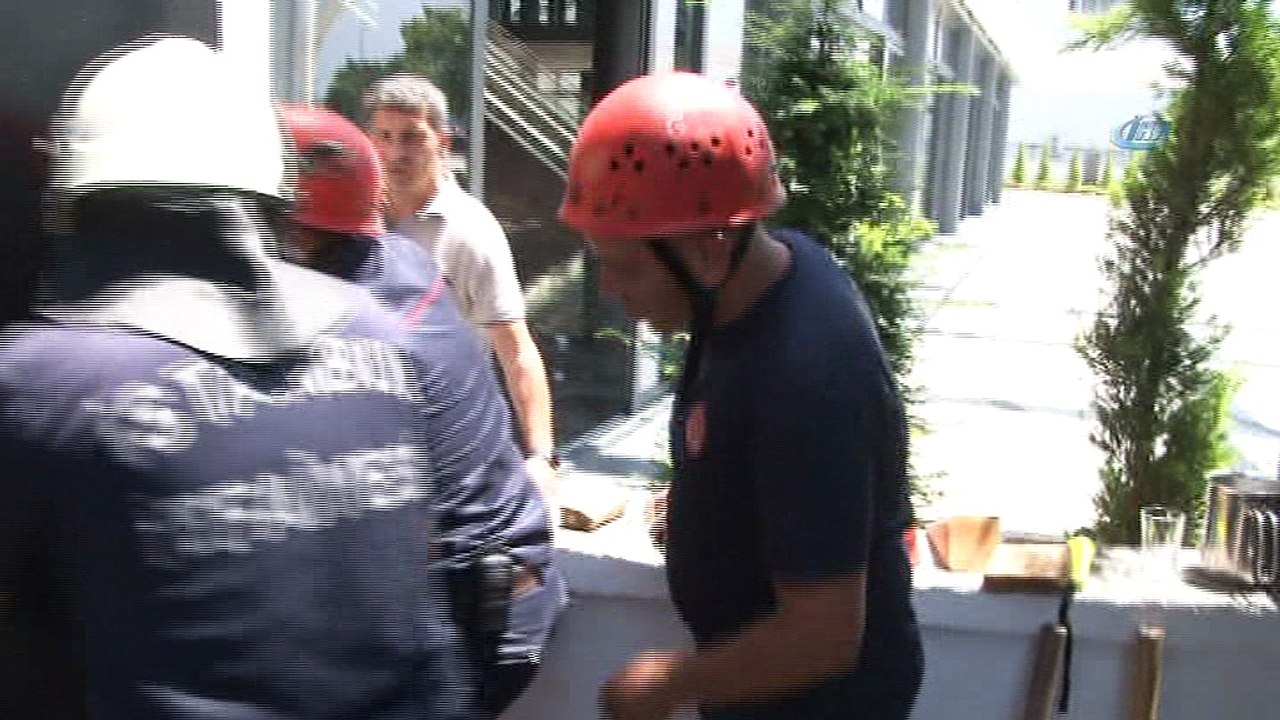 İtfaiye ekipleri, yavru kedi için seferber oldu