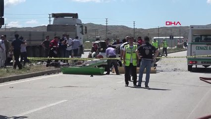 Sivas'ta İki Otomobil Çarpıştı 5 Ölü, 3 Yaralı Hd