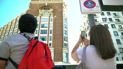 Día Internacional sin Bolsas de Plástico Greenpeace despliegan pancarta gigante en Madrid