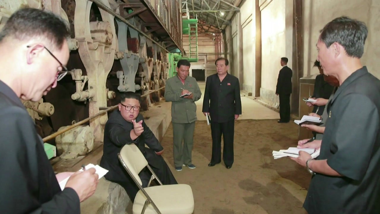 北, 낡은 공장 이례적 공개...북중 경협 포석? / YTN