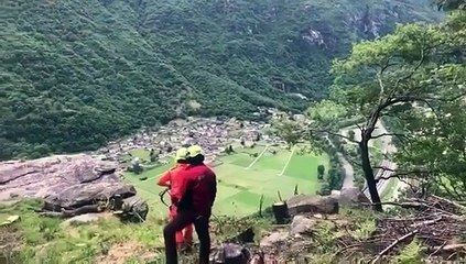 Arrivée spectaculaire d'un hélicoptère