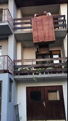 Comment déménager une armoire comme un pro... ou pas