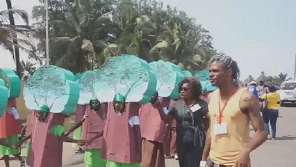 Kids marched across the streets of Pointe Noire in favor of environmental protection [No Comment]