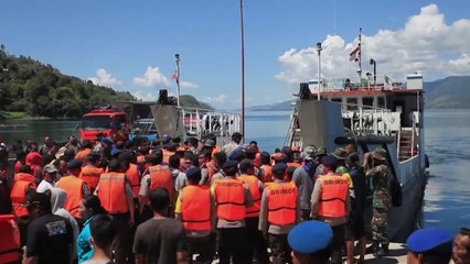 "인도네시아 중부서 130여명 탄 페리 사고로 26명 사망" / YTN