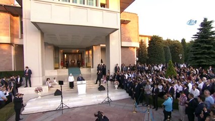 - Başbakan Yıldırım Başbakanlık personeliyle vedalaştı