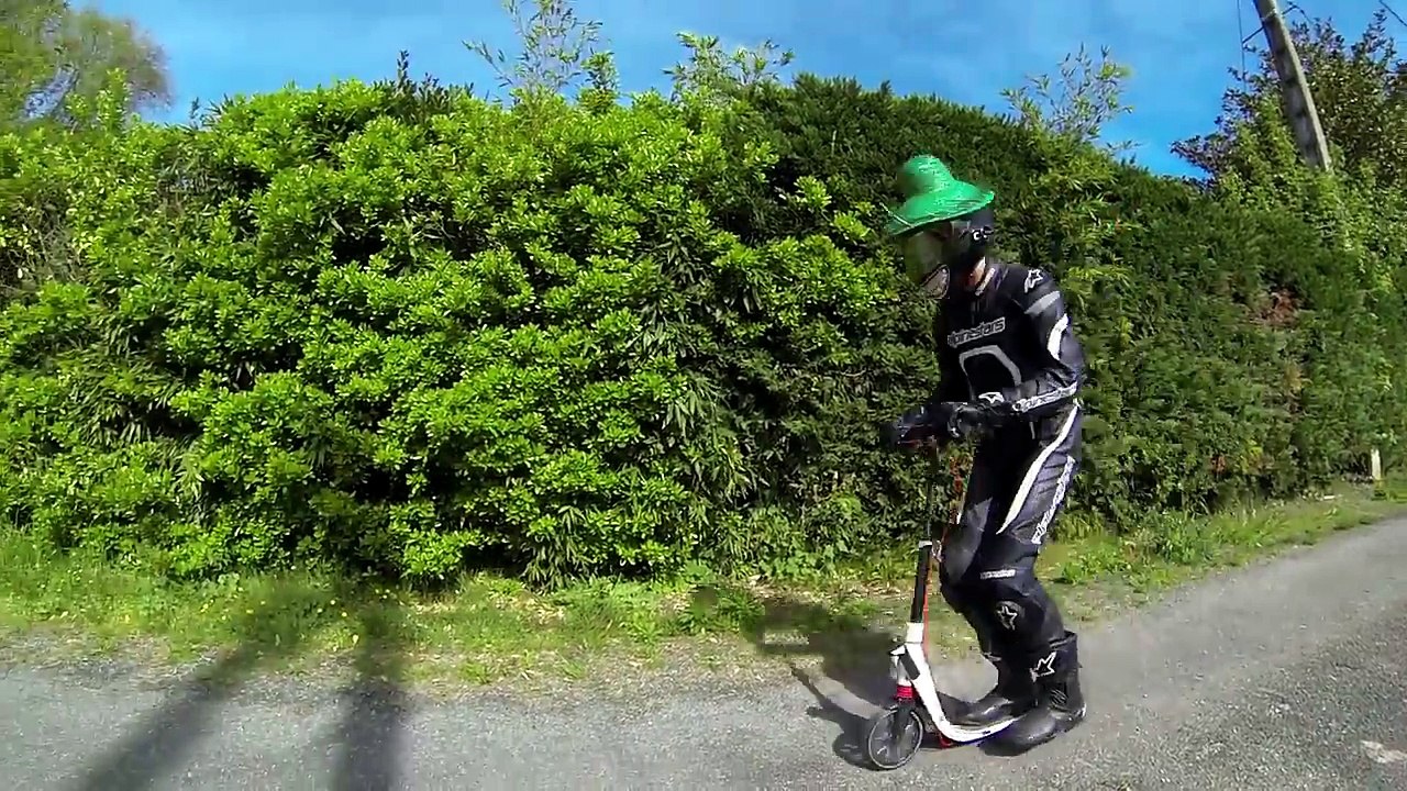 RETOUR DE FLAMME  ☠ UN PET BIEN BLEU