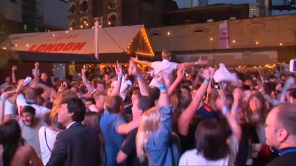 Le coin des supporters - Les fans Anglais en transe après leur victoire au bout du suspens