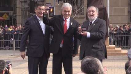 Piñera inaugura en Chile monumento en homenaje a Pedro Aguirre ante la Moneda