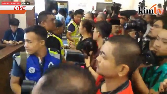 LIVE: Najib didakwa di mahkamah KL