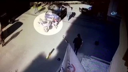 Şişli'de Otomobil Motosiklete Çarptı O Anlar Kameralara Böyle Yansıdı