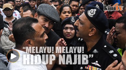 Chaos as Najib's supporters heckle AG over English presser