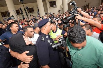 Najib supporters disrupt A-G’s press conference