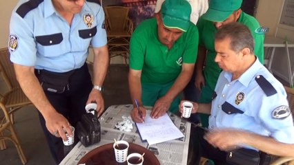 Çöpte bulduğu 4 bin lirayı polise teslim etti