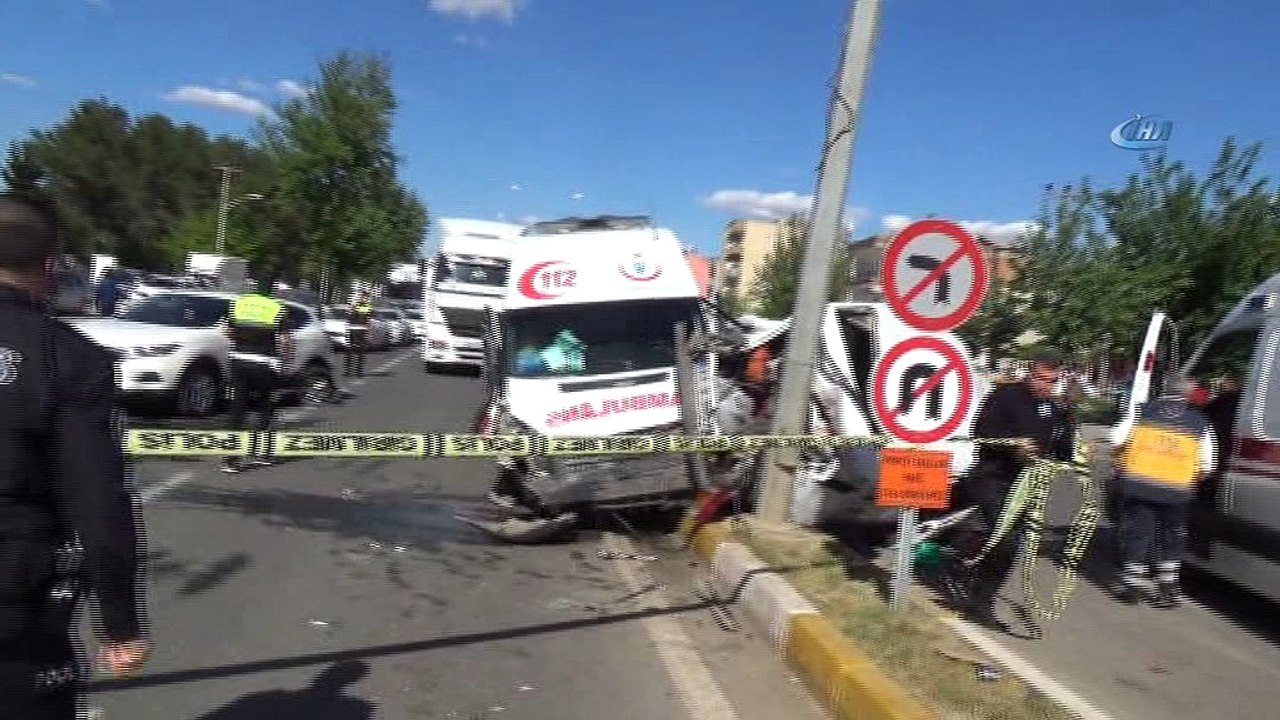 Ambulansın karıştığı zincirleme kaza kamerada