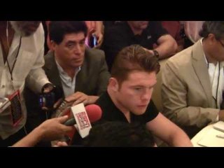 Saul Canelo Alvarez discusses Floyd Mayweather with a reporters round table