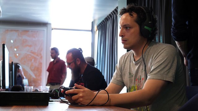 On a enfin mis la main sur Below, une bonne bouille, des bonnes douilles