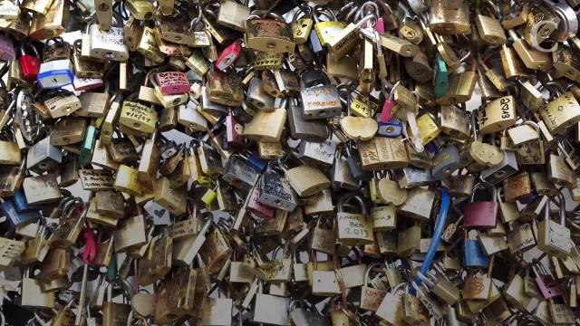 PHOTOS. Vanessa Paradis, Lily Allen, Pharrell Williams, Penélope Cruz : les people au défilé Chanel