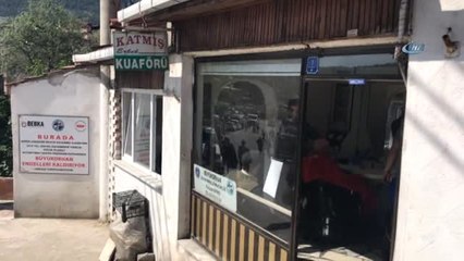 Bir Elinde Makas Bir Elinde Mühür...