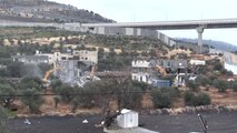 İsrail Güçleri Filistinlilere Ait İki Binayı Yıktı