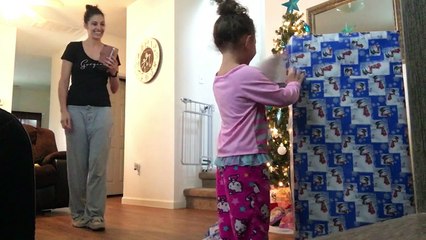 Little Girl Unwraps Military Dad