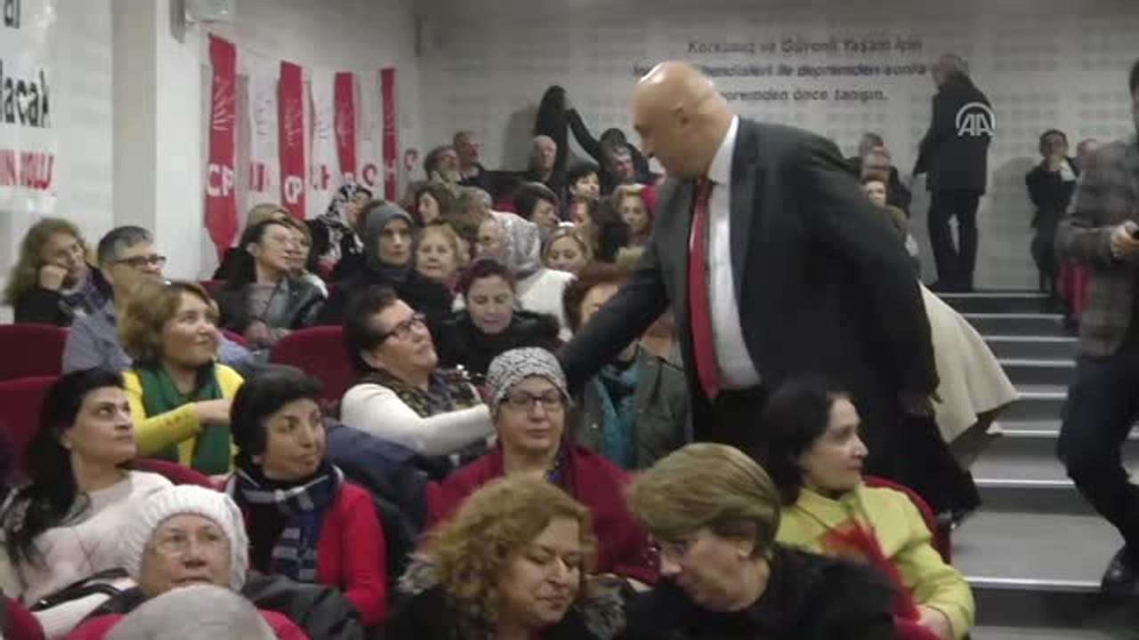 CHP Grup Başkanvekili Özkoç, CHP Kadın Kolları Sakarya İl Kongresi'ne Katıldı