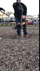 Cet enfant est Ivre après un tour de tourniquet !