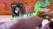 Huevo de dinosaurio en ZUMO DE TOMATE | Experimentos caseros con juguetes de dinosaurios para niños