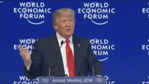 Trump ofrece en Davos colaboración, pero con 