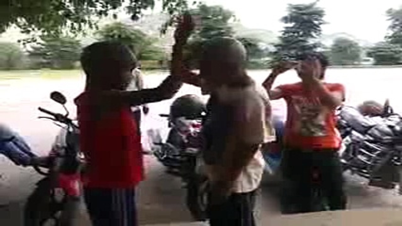 Takla Funny Fight Hit On Head