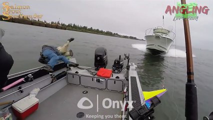 Captain Not Paying Attention and Crashes Straight Into Small Fishing Boat