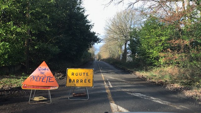 Un petit bout de la RD281 nettoyée dans la Zad de NDDL