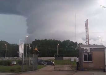 Huge Storm Cloud Causes Alarm in Northern Argentina