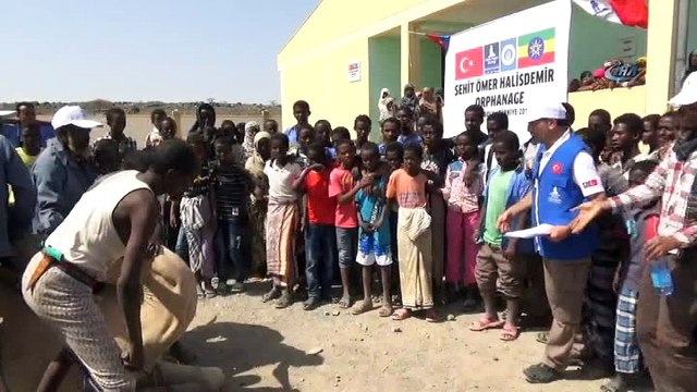 Halisdemir’in Adı Kara Kıtada Da Yaşatılacak- Etiyopya’da, Deniz Feneri Derneği Öncülüğünde Bir Grup Gönüllü Tarafından Kız Çocukları İçin Yetimhane Açıldı- 15 Temmuz Kahramanı Şehit Ömer Halisdemir’in Adının Verildiği Yetimh..