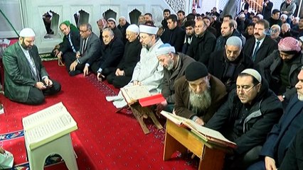 Diyanet İşleri Başkanı Ali Erbaş, Balıklıgöl’de sabah namazını kıldırıp askerler için dua okudu