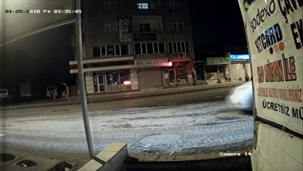 Markete girmeye çalışan hırsızlar fırıncılara böyle yakalandı