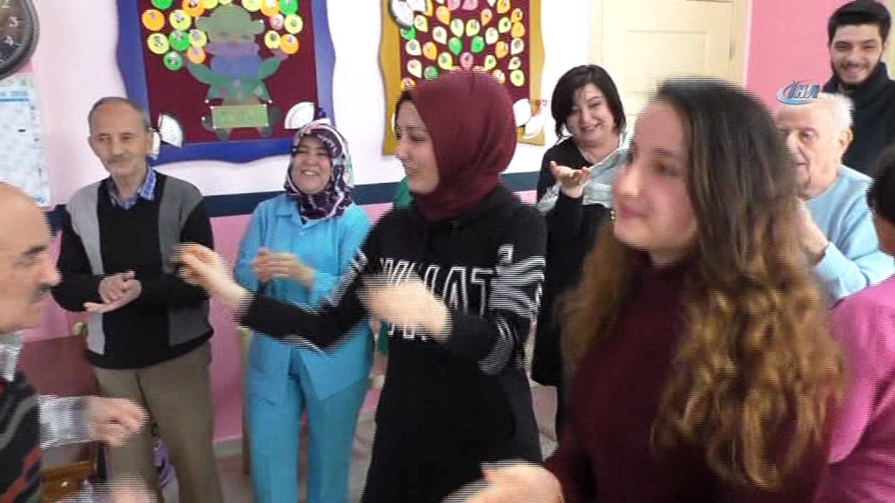 Yaşlılara mutluluk oldular