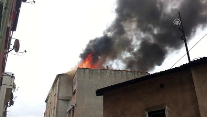 Beyoğlu'nda çatı yangını - İSTANBUL