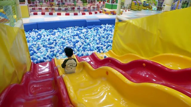 Kapalı oyun alanı Sürpriz yumurta oyuncak Avlamak Çocuklar eğlence kaymak Top oyuncak oyun