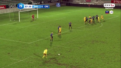 Ballon boxé par le gardien de Créteil