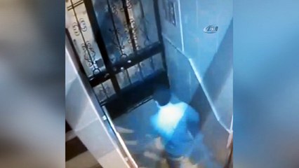 Bisikleti çaldı, yaptığı el hareketleri kameralara böyle yansıdı