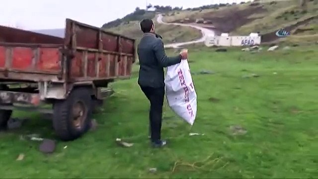 Mehmetçiğe üşümesin diye böyle odun taşıdı