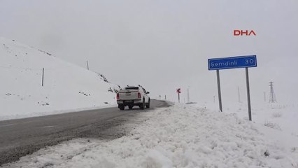 Hakkari Çığ Tehlikesine Rağmen Yardım Ulaştırdılar