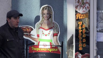 الأقلية المجرية في أوكرانيا تخشى طمس خصوصيتها اللغوية