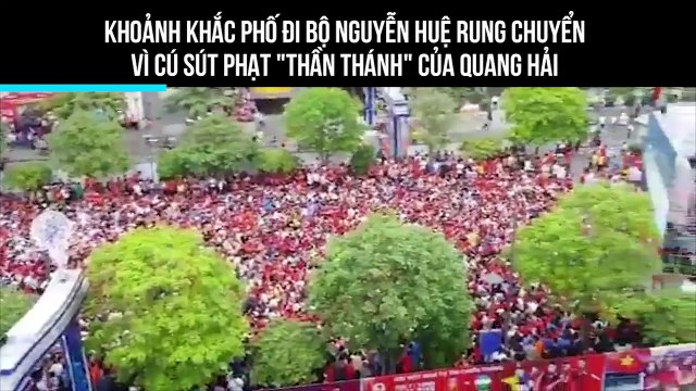 Khoảnh khắc phố đi bộ Nguyễn Huệ rung chuyển vì cú sút phạt thần thánh của Quang Hải