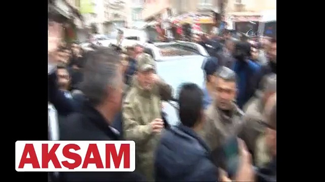 Genelkurmay Başkanı Akar, Kilis�te roket düşen yerde incelemelerde bulundu