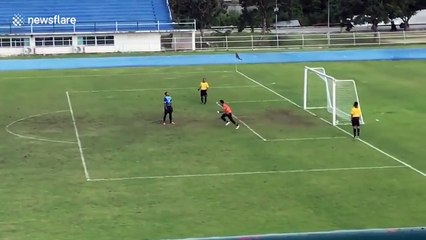 ハプニング映像誰もがPKを外したと思ったボールがゴールしてしまうおもしろ珍プレー