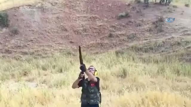 Ters Nişan Alıyor Attığını Vuruyor