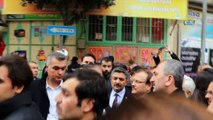 Başbakan Yardımcısı Çavuşoğlu, roketin düştüğü yerde inceleme yaptı