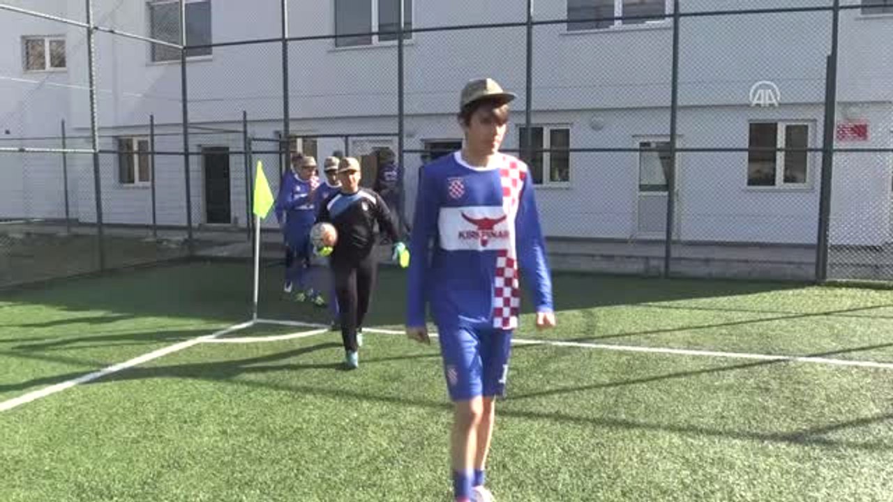 Mehmetçiğe Destek İçin Sahaya Asker Kepiyle Çık...